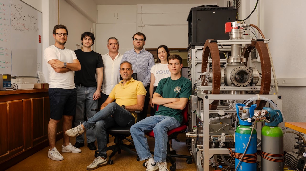 Research group photo, May 2025