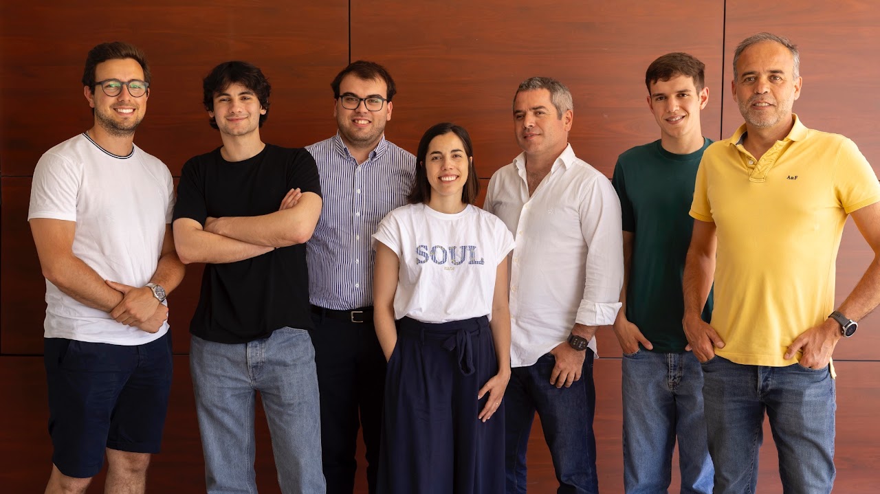 Research group photo, May 2025